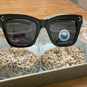 I-SEA NWT wayfarer sunglasses